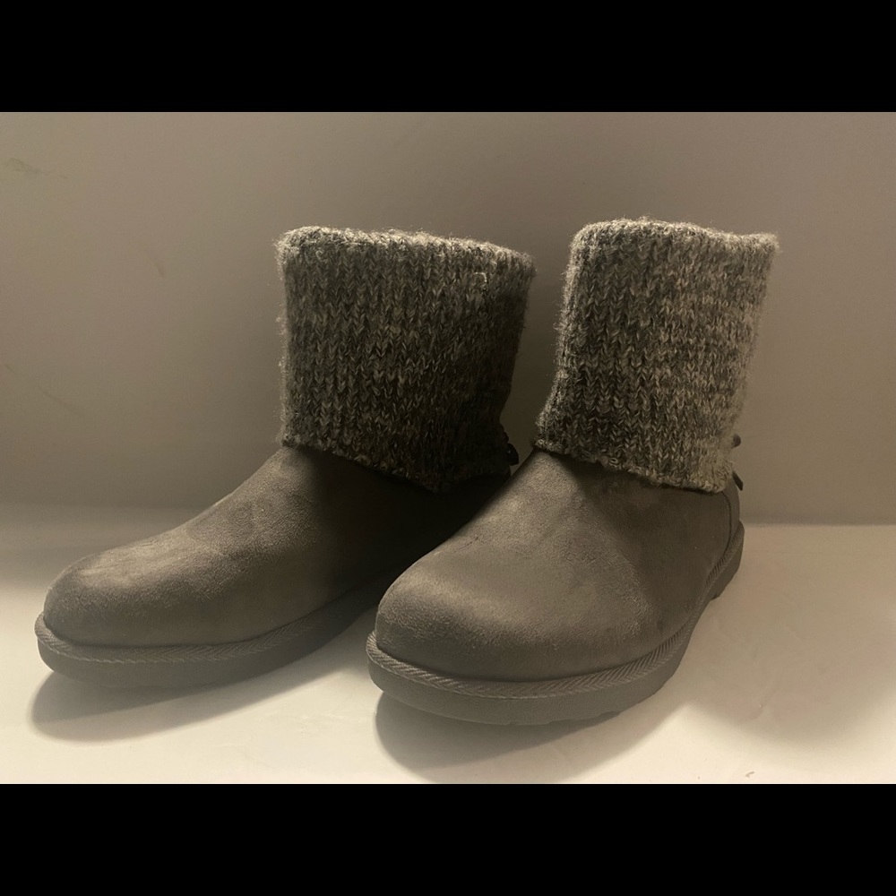 Women’s Gray Makalu Winter boots Size 8 1/2